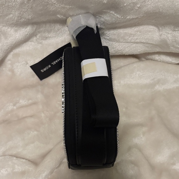 NWT Michael Kors White and Black Signature MK Camera Bag - Picture 4 of 12